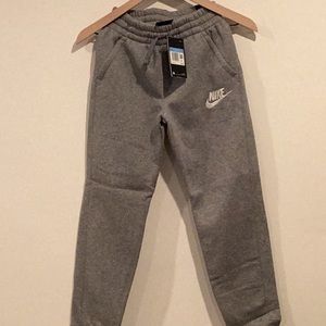 Nike Boys Joggers Size Medium Grey